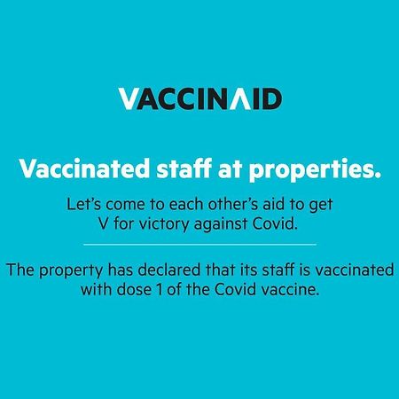 Vaccinated Staff- Oyo 45958 New Castle Inn Bhuvanesvar Kültér fotó