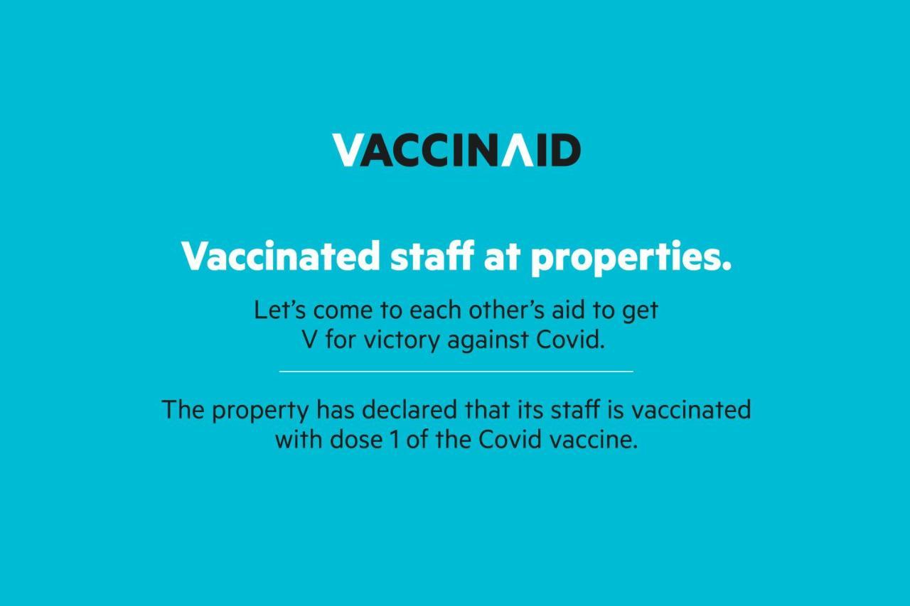 Vaccinated Staff- Oyo 45958 New Castle Inn Bhuvanesvar Kültér fotó